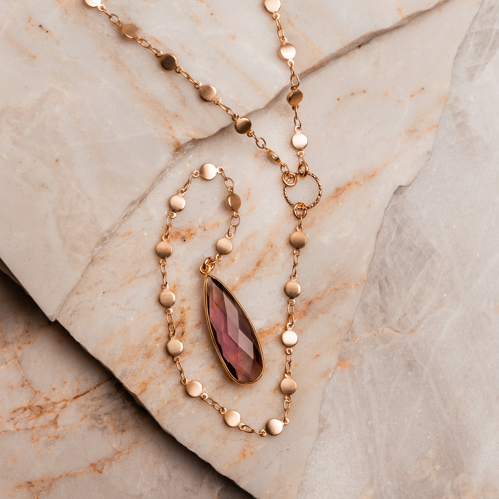 Statement Y-necklace in gold vermeil featuring unique chain and pink quartz pendant