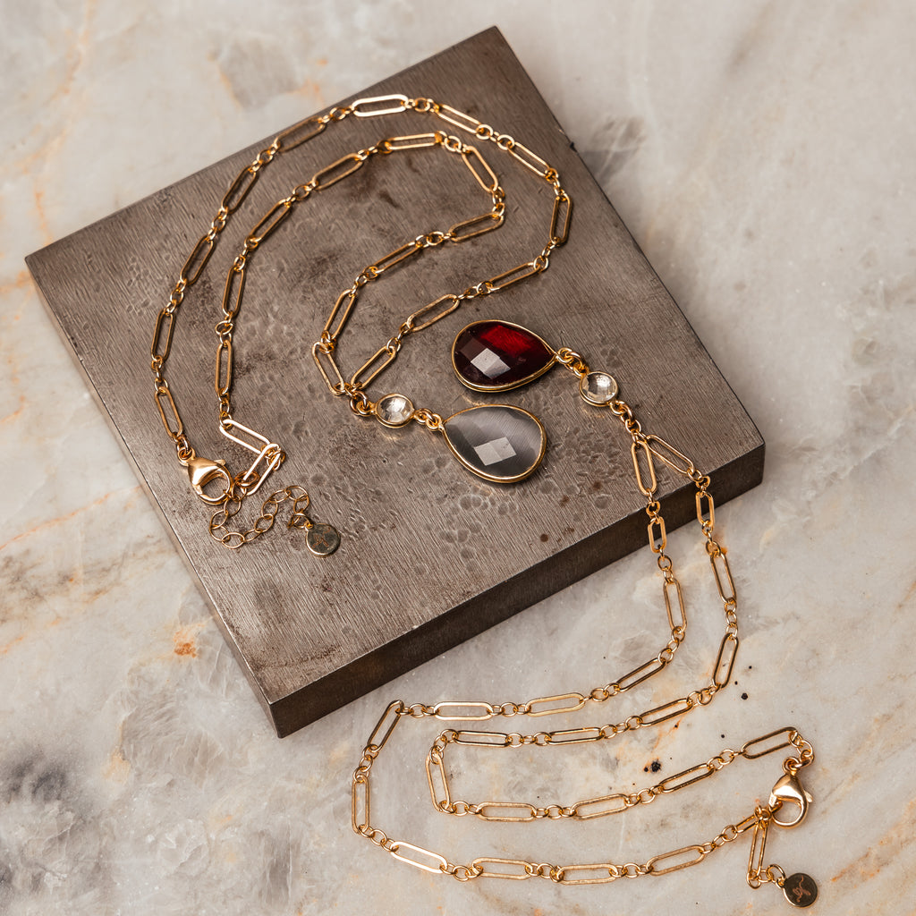 “Leighton Necklace: Adjustable Gold Chain and Gemstone Pendant”: Elevate your look with this handcrafted necklace—choose garnet or Mona Lisa Stone. Ideal for gifting or personal wear. 🌟✨